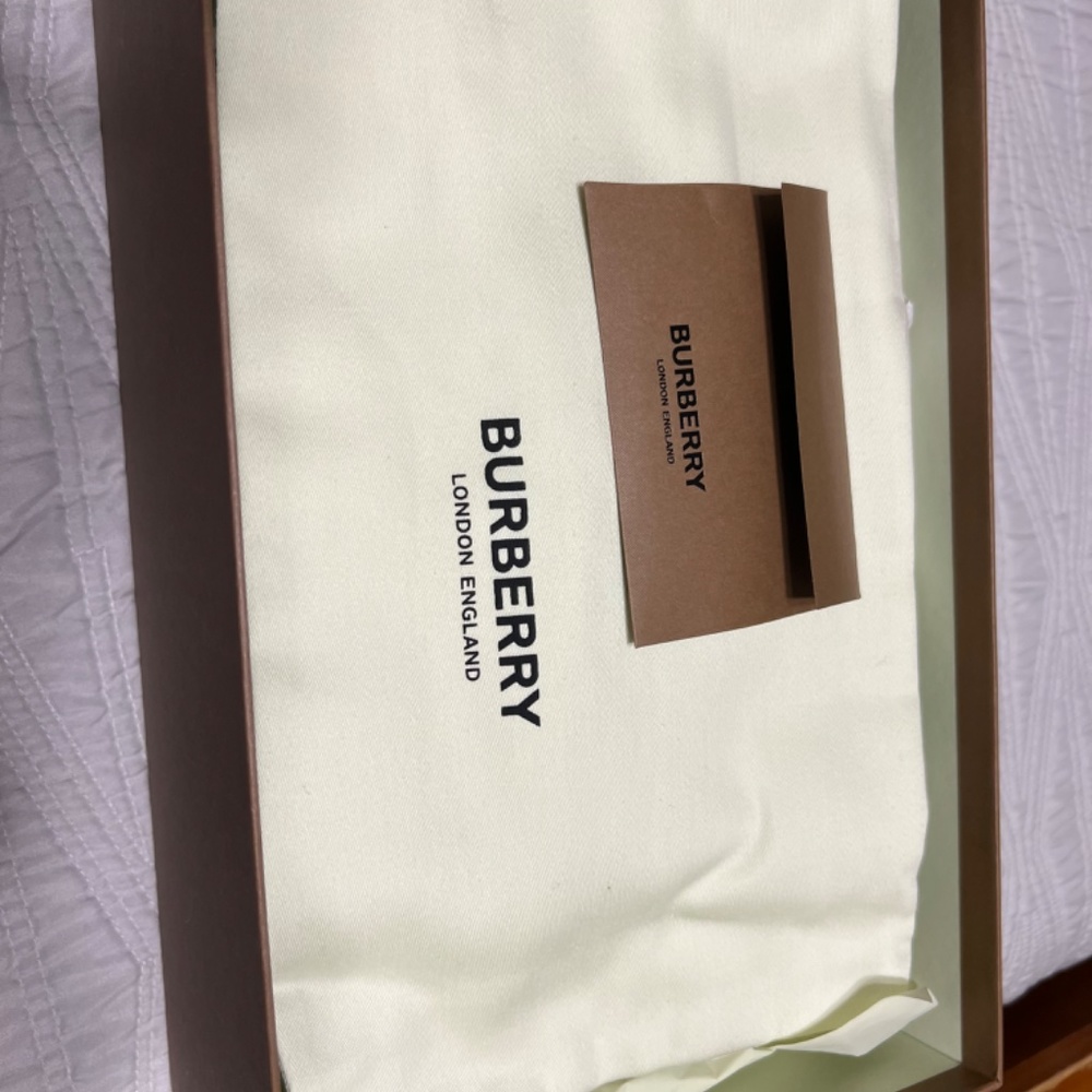 Women’s Burberry shoes - Picture 9 of 10